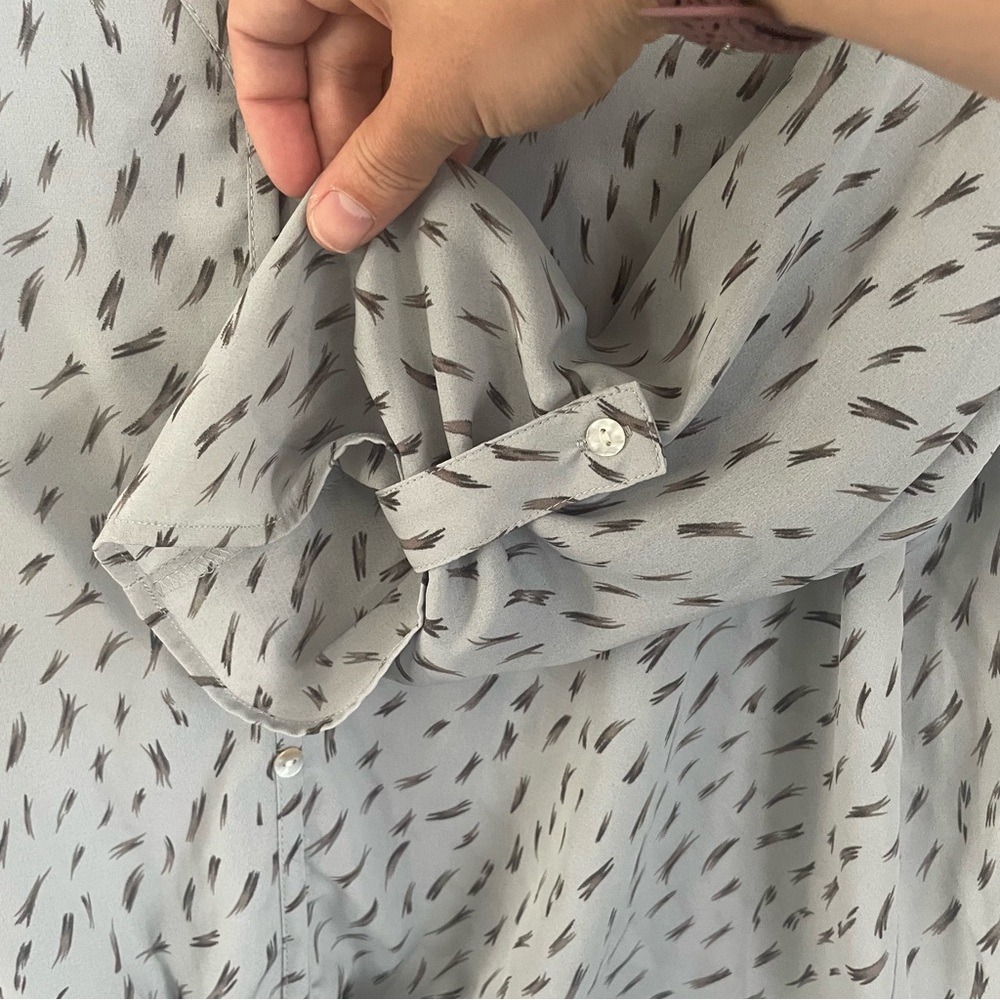 ACOA Grey Printed Tie Front Blouse NWT Lightweight 3/4 Sleeve Top Size Small - Picture 6 of 9